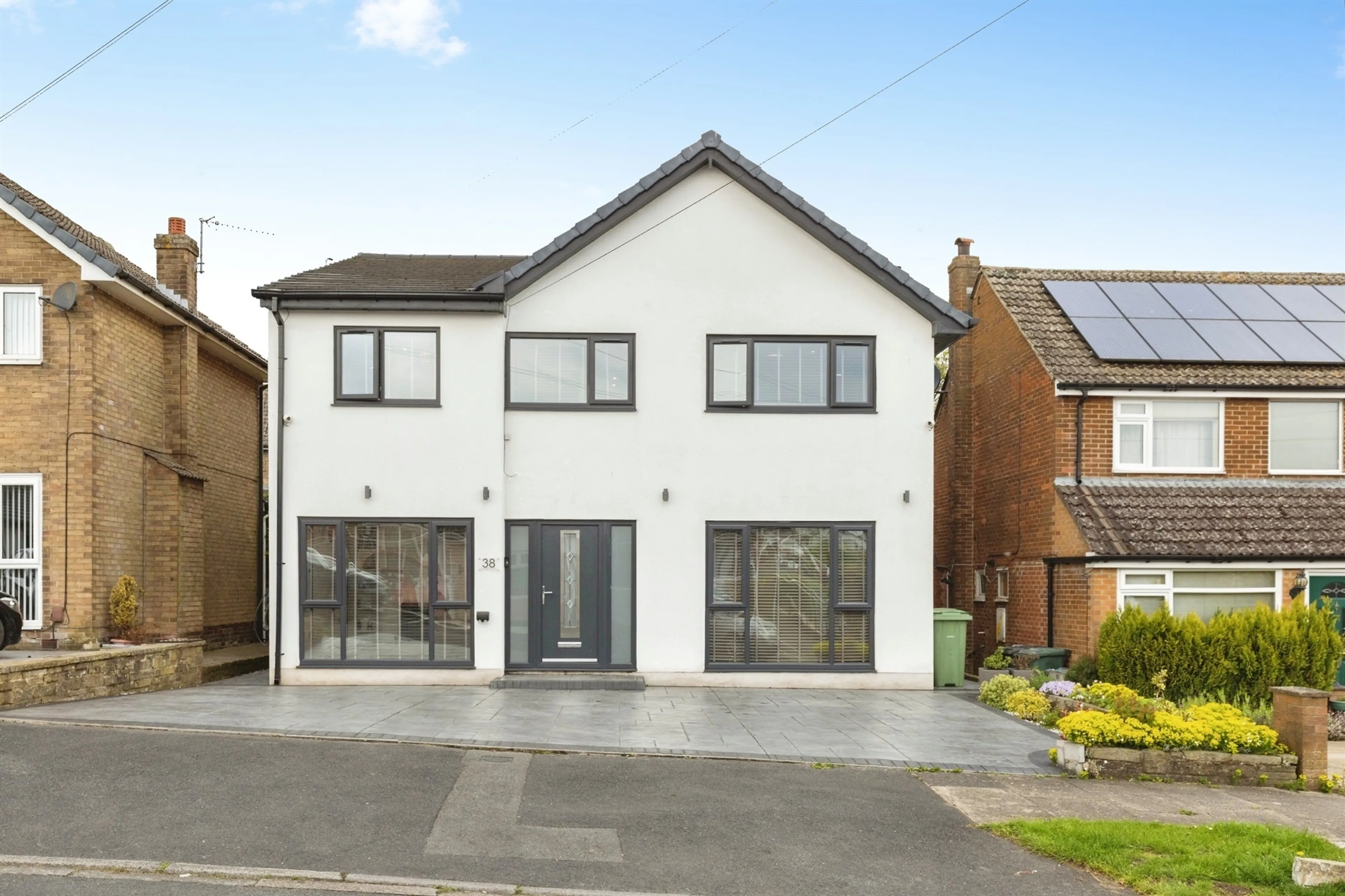 Property at Grasleigh Avenue, Allerton, Bradford