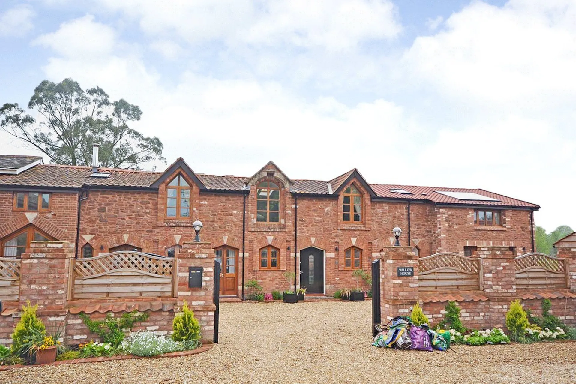 Property photo top 0