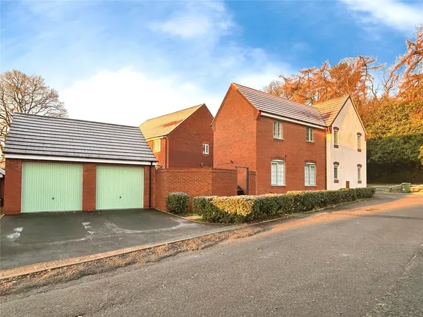 Henry Baxter Drive, Keresley, Coventr...