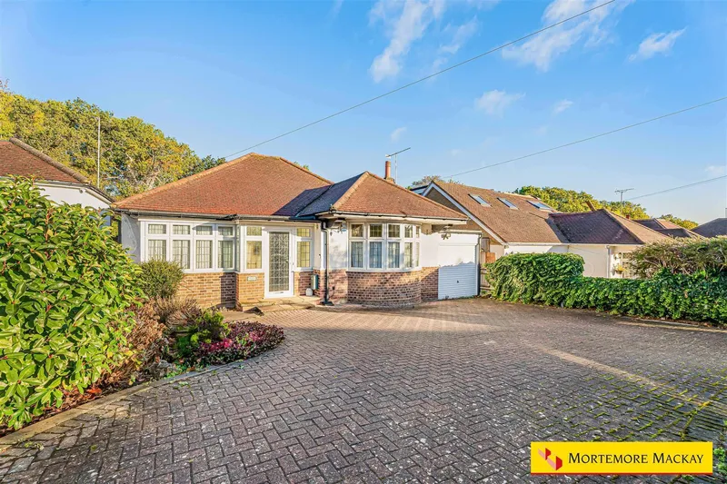 Error Message Face Icon 3 bedroom property for sale in Uplands Way, London - £950,000