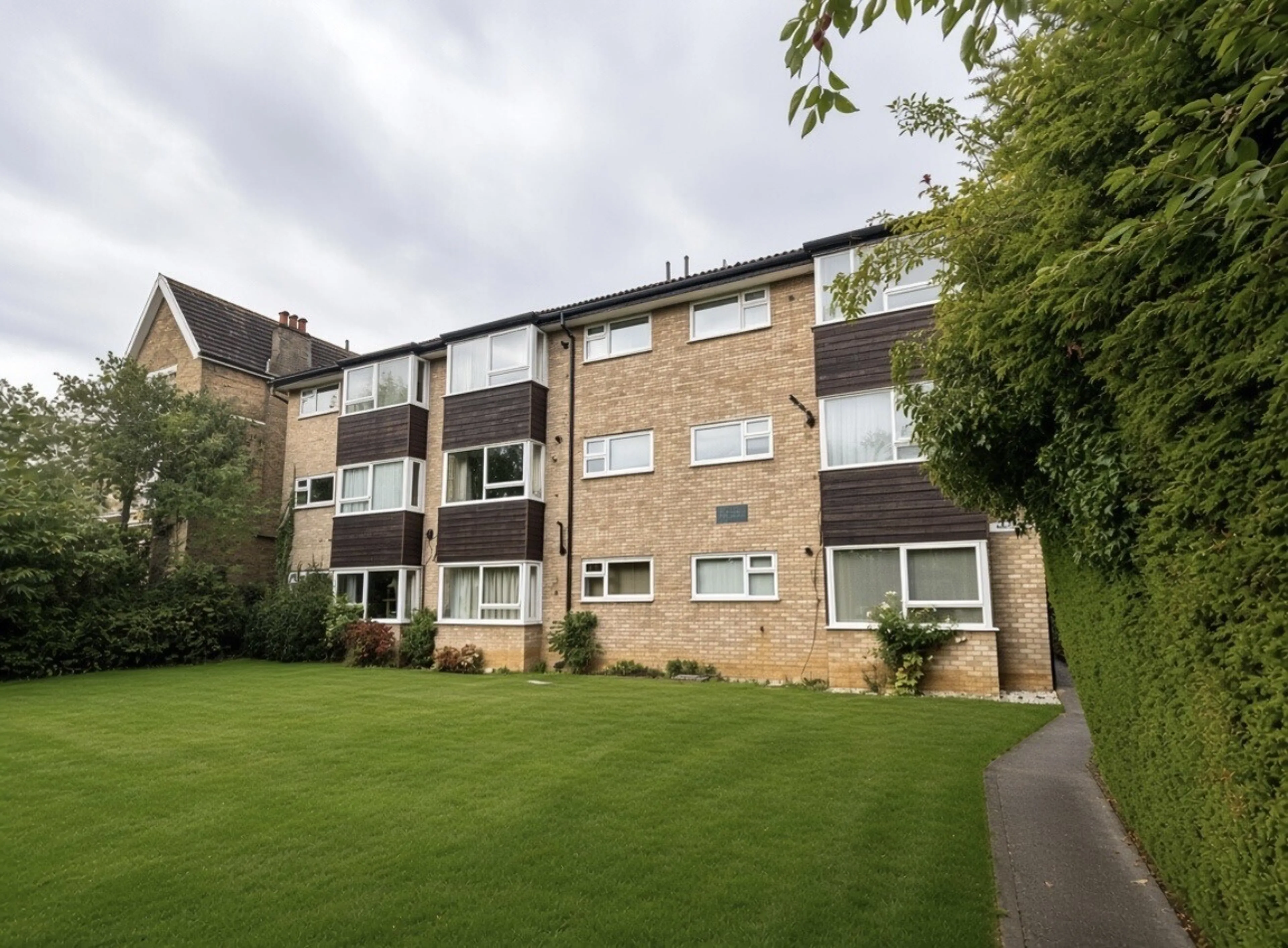 Property at The Avenue, WORCESTER PARK