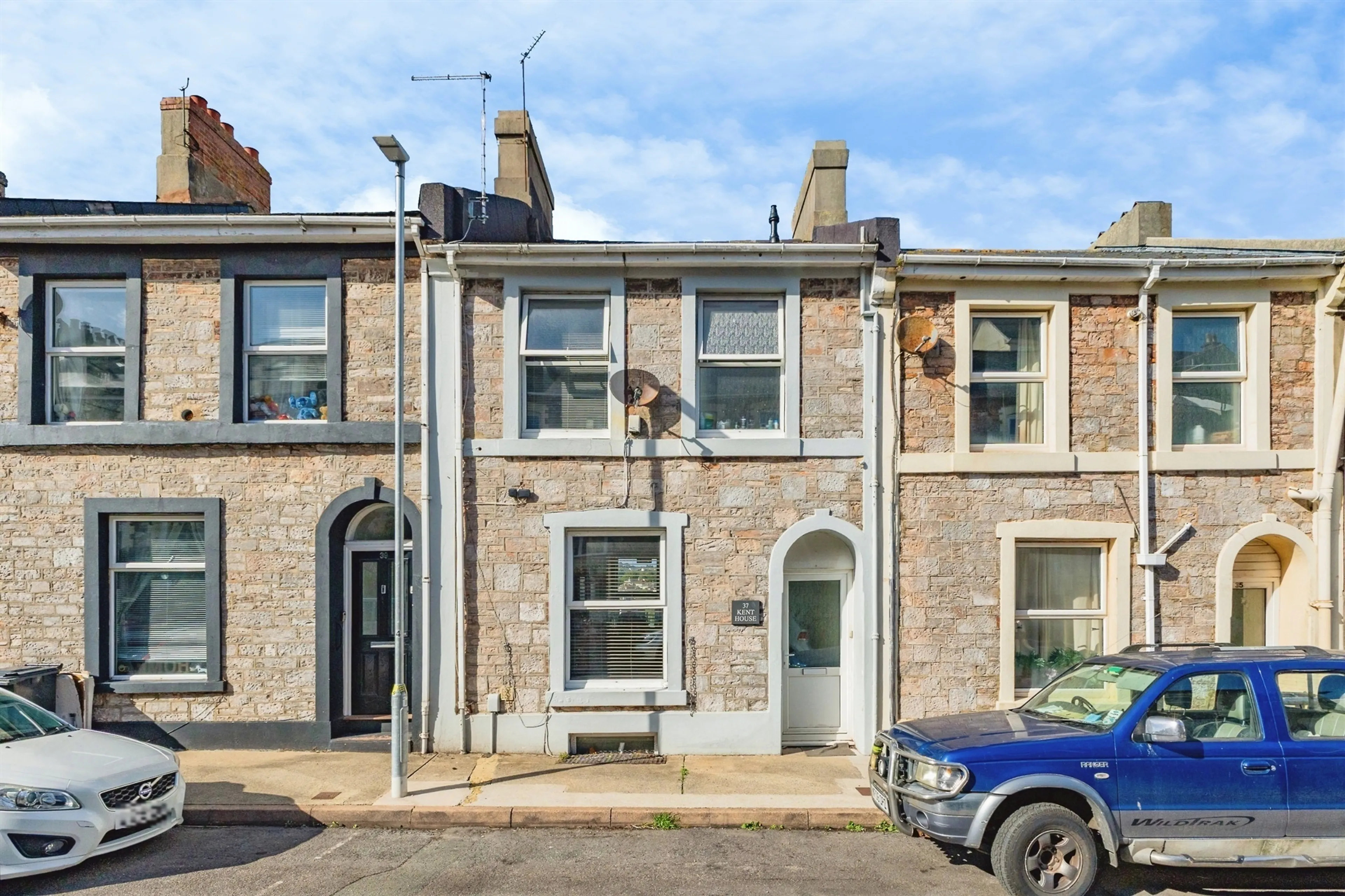 Property photo 0