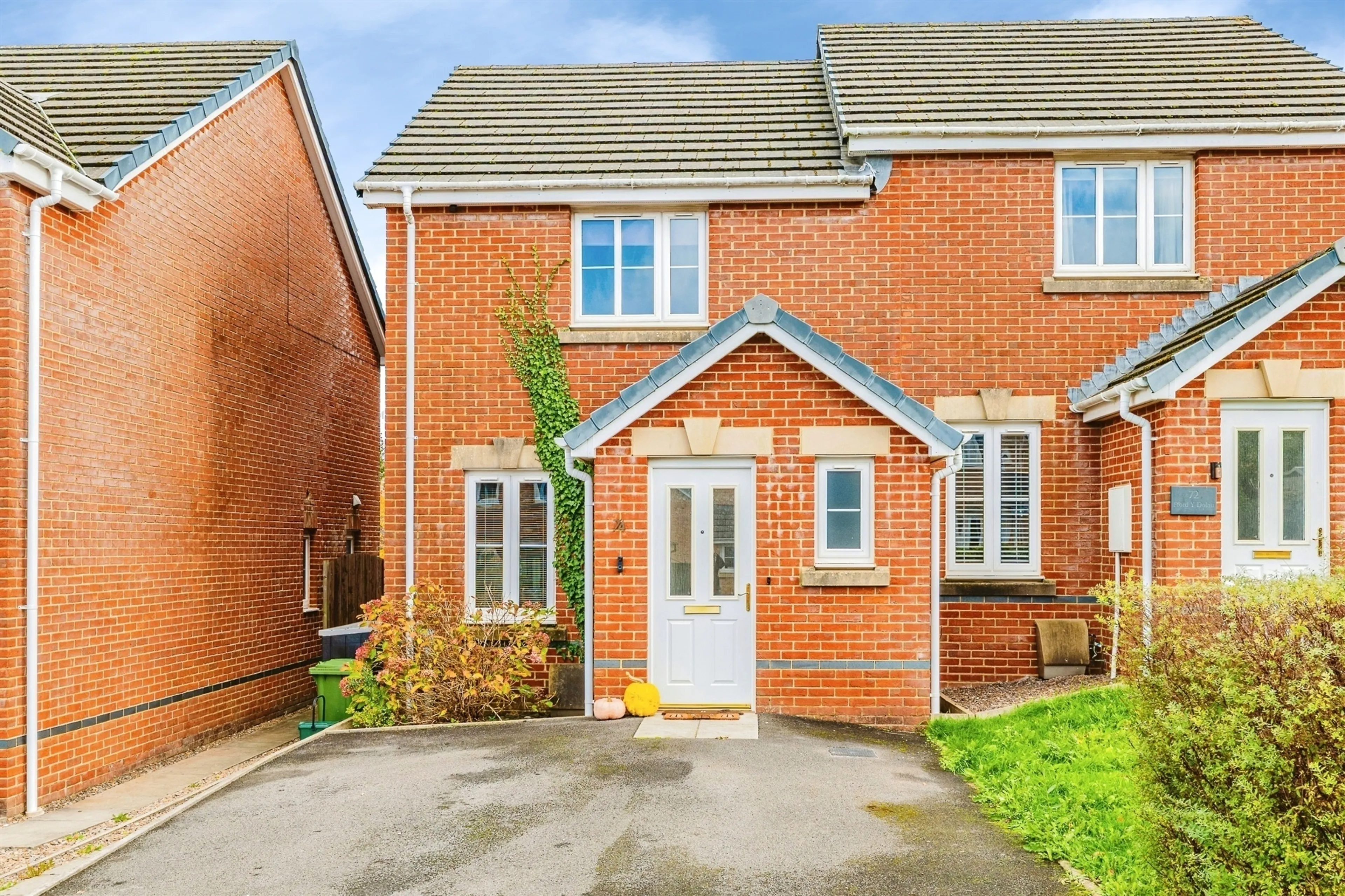Property at Ffordd Y Dolau, Llanharan, Pontyclun