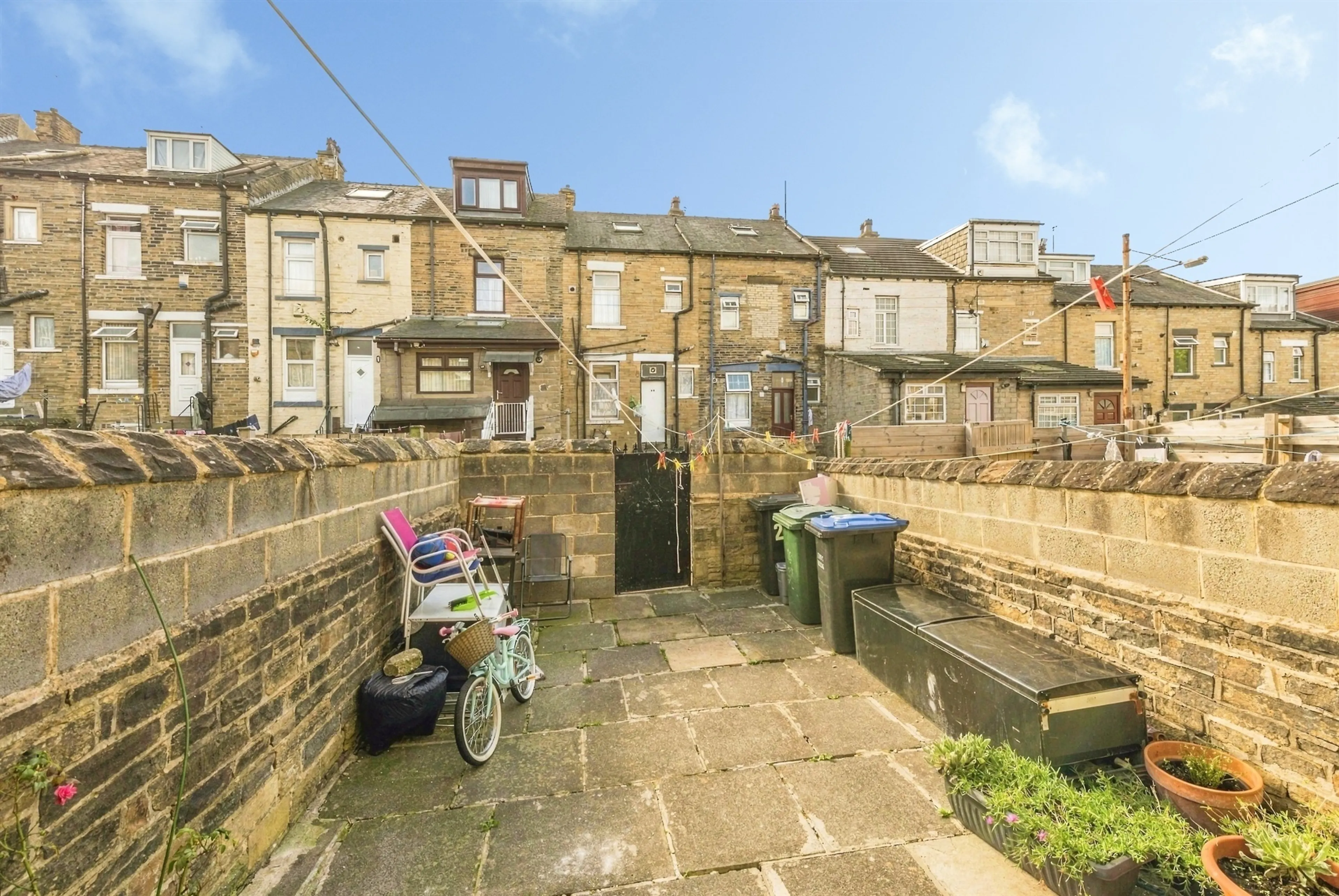 Property at Waverley Avenue, Bradford