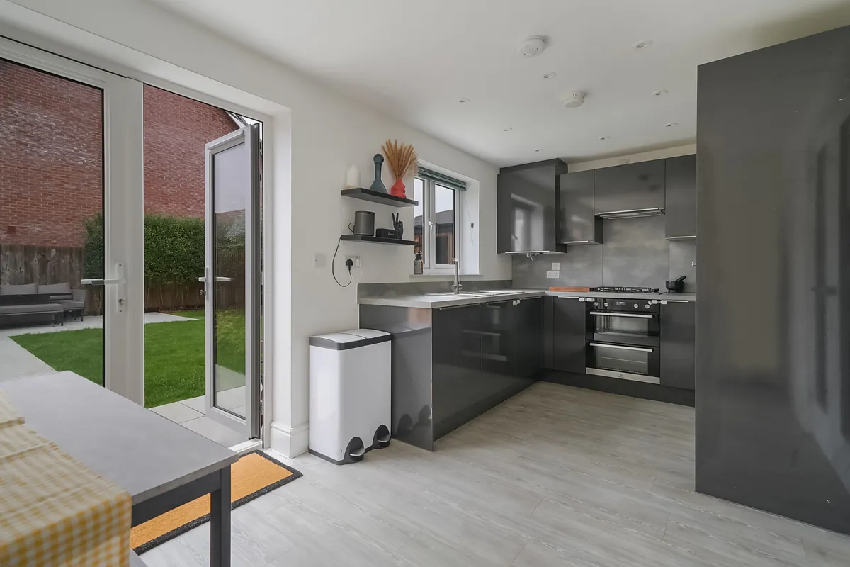 Rathbone Crescent, Horley, RH6