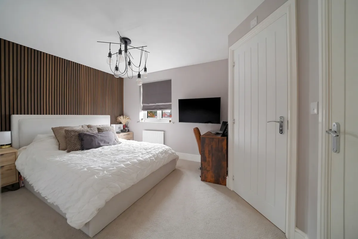Rathbone Crescent, Horley, RH6