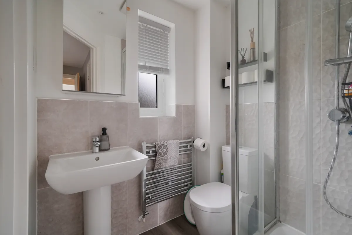 Rathbone Crescent, Horley, RH6