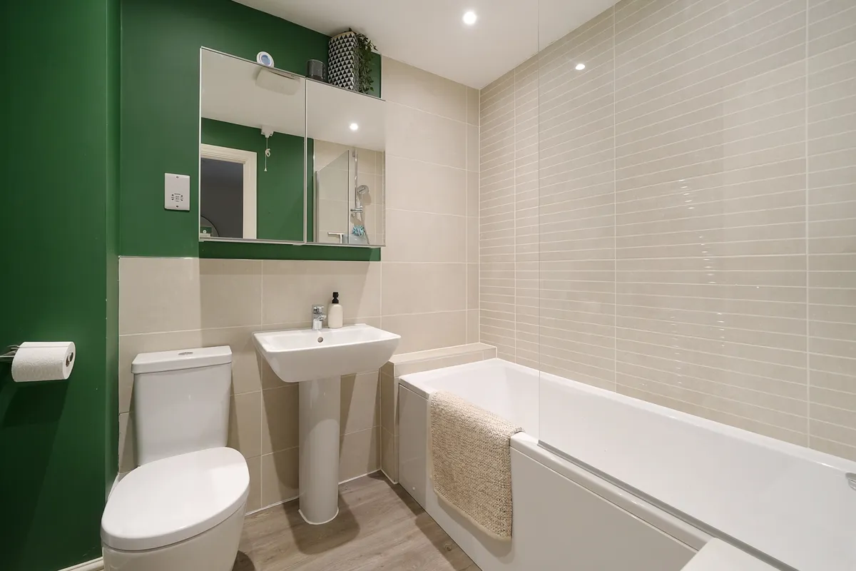 Rathbone Crescent, Horley, RH6