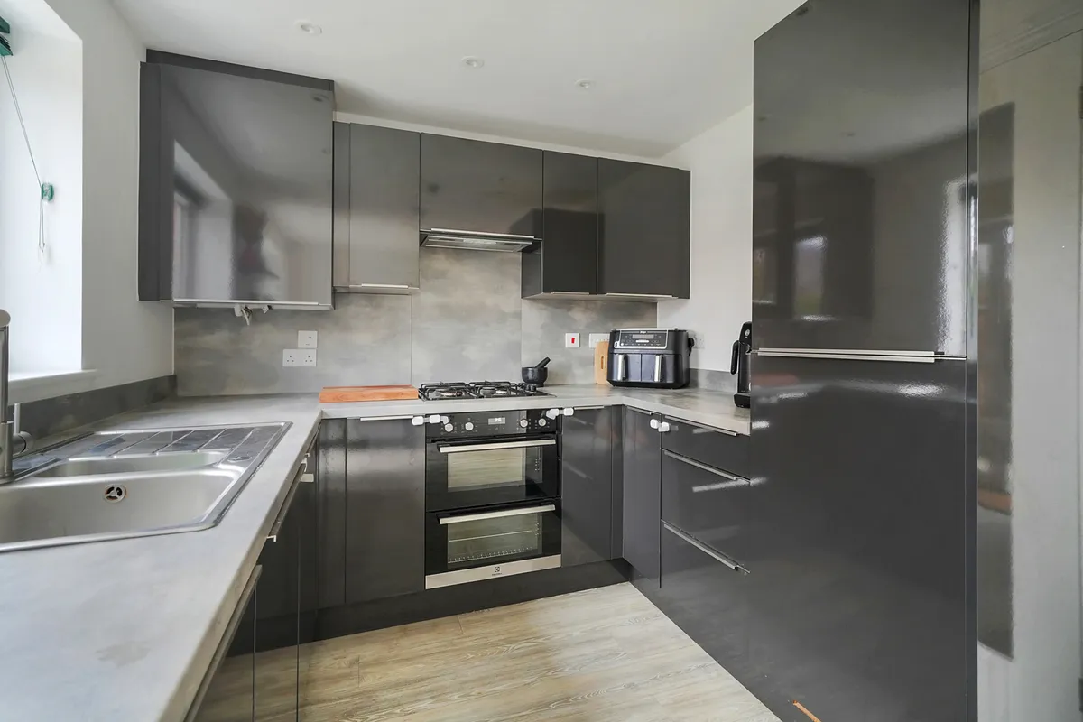 Rathbone Crescent, Horley, RH6