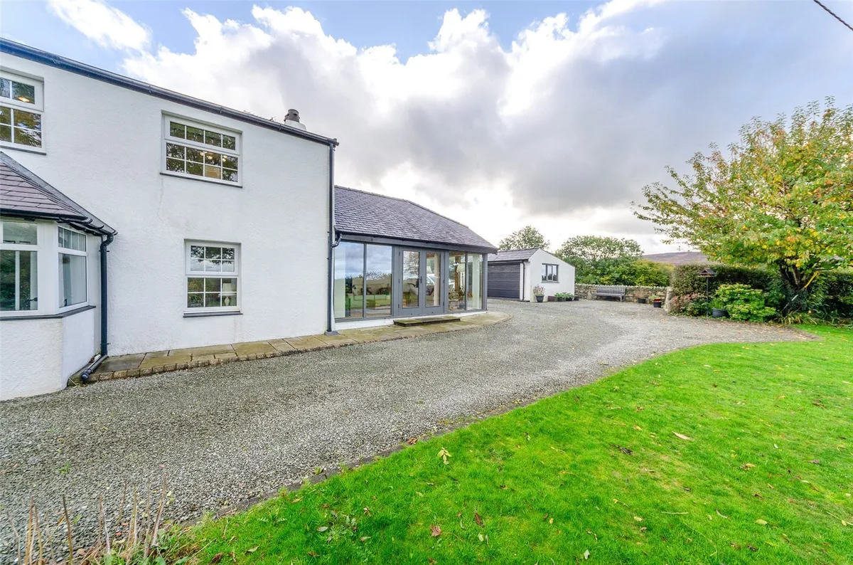 Clwt-y-Bont, Caernarfon, Gwynedd, LL55