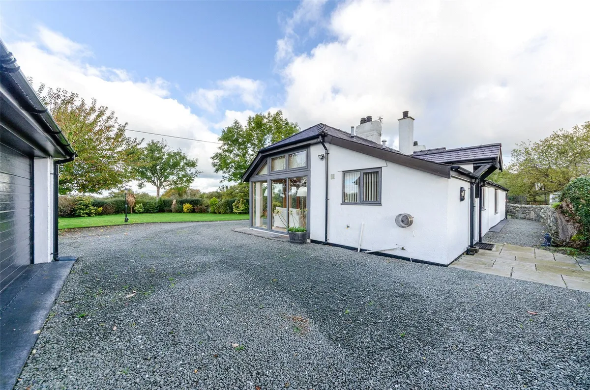 Clwt-y-Bont, Caernarfon, Gwynedd, LL55