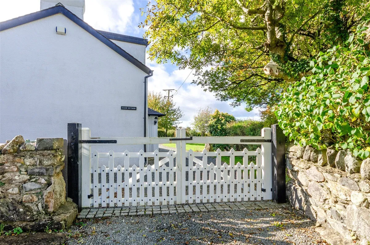 Clwt-y-Bont, Caernarfon, Gwynedd, LL55