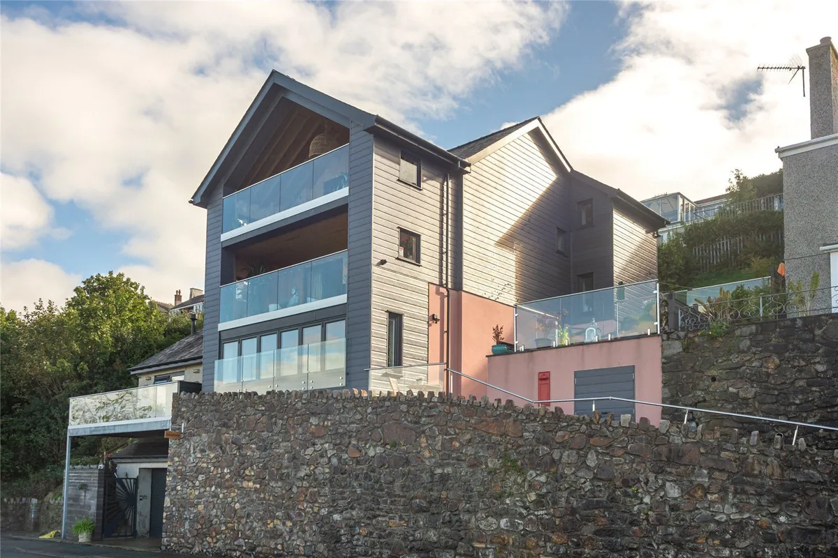 Caernarfon Road, Y Felinheli, Gwynedd, LL56