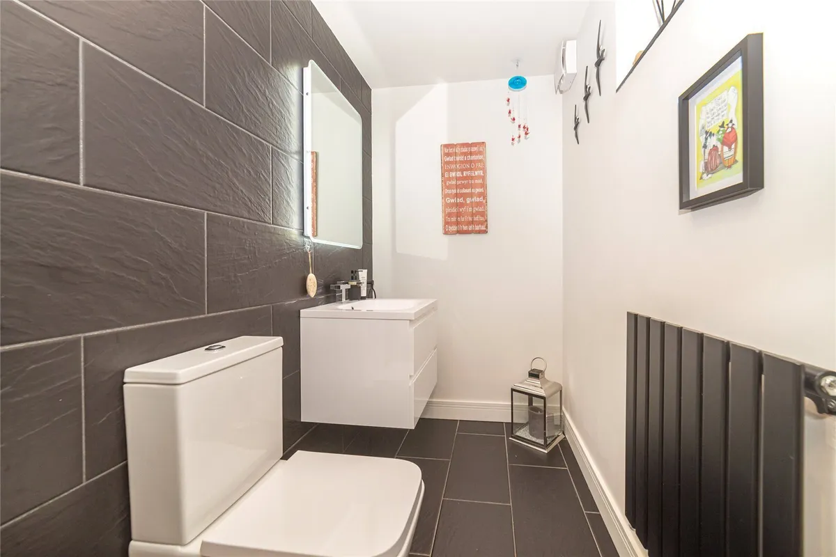 Caernarfon Road, Y Felinheli, Gwynedd, LL56