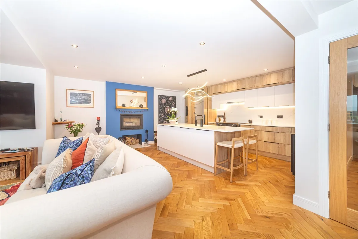 Caernarfon Road, Y Felinheli, Gwynedd, LL56