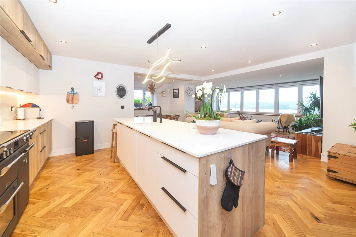 Caernarfon Road, Y Felinheli, Gwynedd, LL56