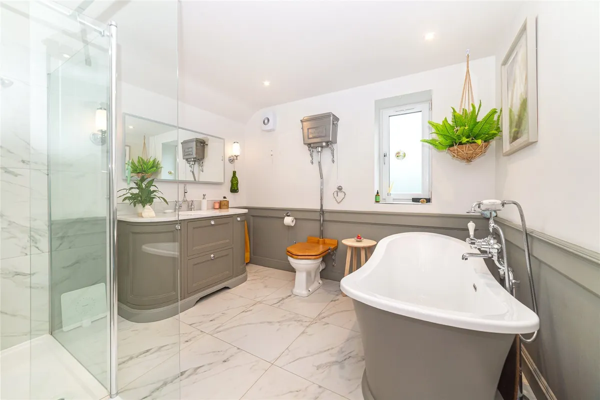 Caernarfon Road, Y Felinheli, Gwynedd, LL56
