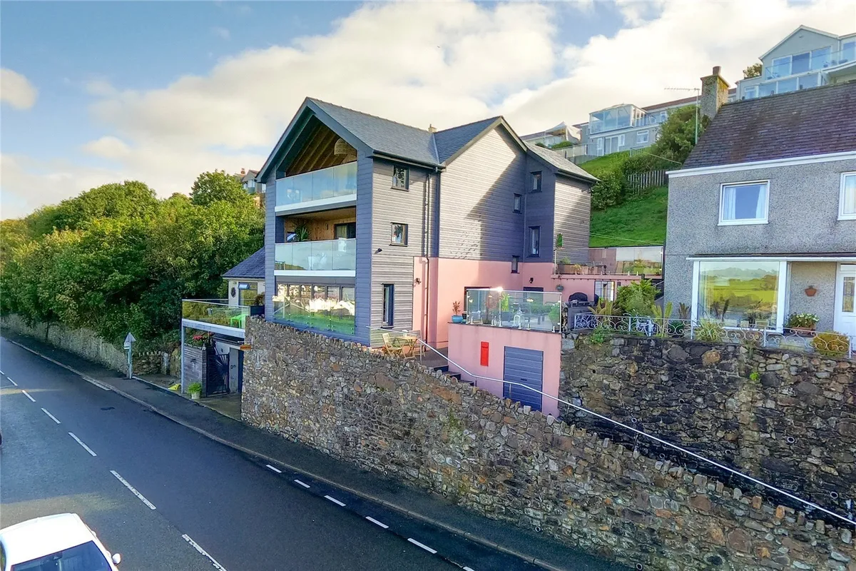 Caernarfon Road, Y Felinheli, Gwynedd, LL56