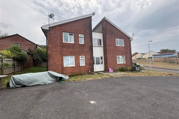 1 bedroom property for sale in Bronwydd, Birchgrove, SWANSEA - Guide ...