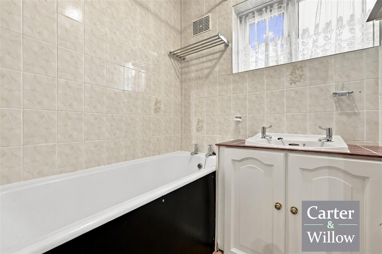 Rainham Road South, Essex Image 12
