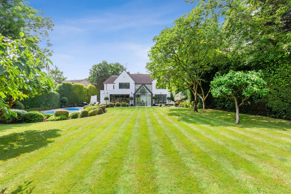 Adelaide Close, Stanmore, HA7 photo 3