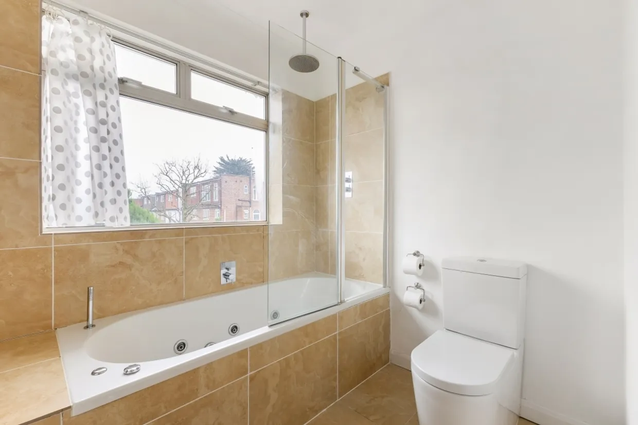 Penshurst Gardens Edgware HA8 photo 8