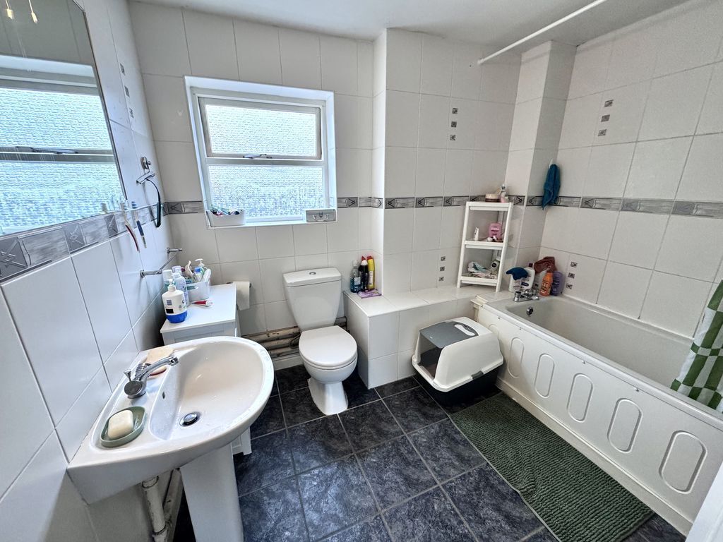 Ratcliffe Court, Nuneaton Image 5