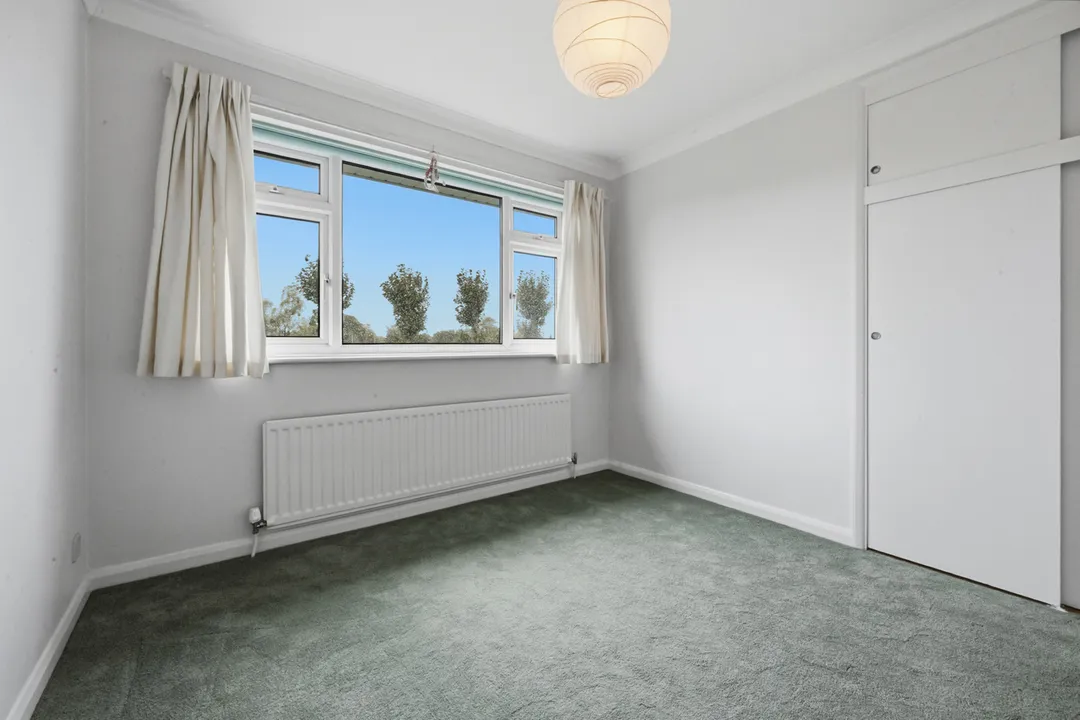 https://mr0.homeflow-assets.co.uk/files/photo/image/48682/1570/_x_/ccef63c4-327d-49d6-b265-d2ff314670c1.jpg