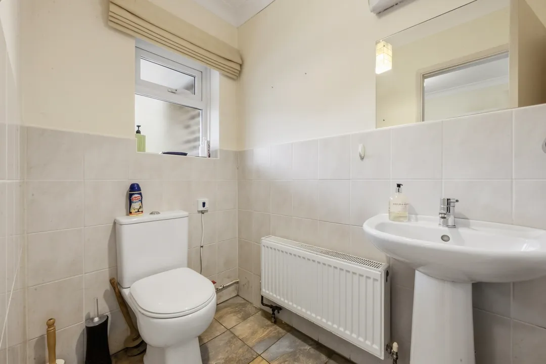 https://mr0.homeflow-assets.co.uk/files/photo/image/48682/1579/_x_/cee5922f-8438-41b3-bc79-efc271649135.jpg