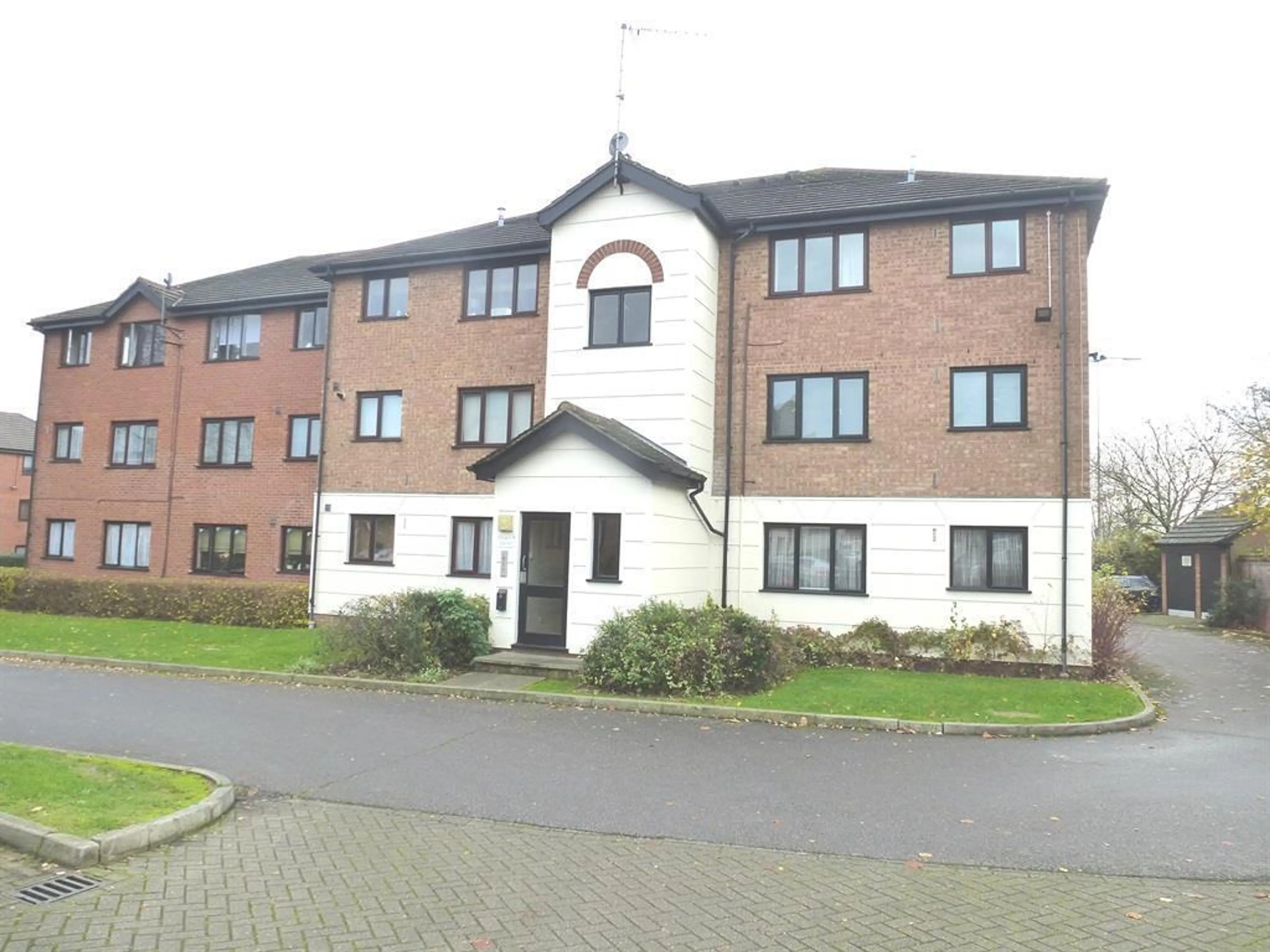 Property at Parrotts Field, HODDESDON