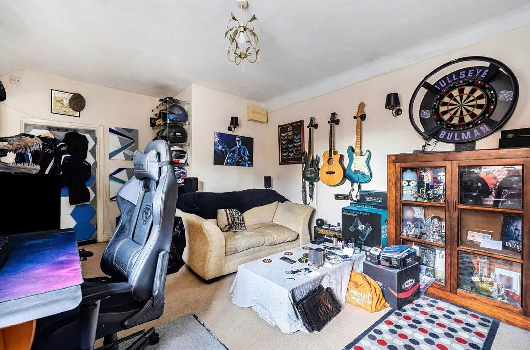 https://mr0.homeflow-assets.co.uk/files/photo/image/48693/2804/_x_/60293474.jpg