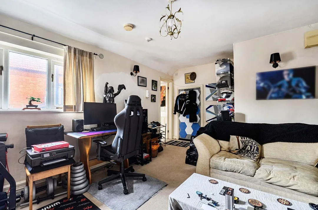 https://mr0.homeflow-assets.co.uk/files/photo/image/48693/2830/_x_/60293766.jpg