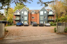 College Road, Epsom KT17 photo 1