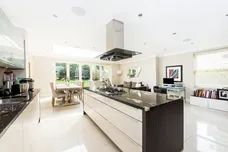 Aspen Close Hampton Wick KT1 photo 2