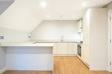 College Road, Epsom KT17 photo 2