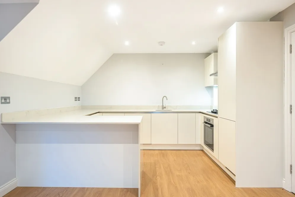 College Road, Epsom KT17 photo 2