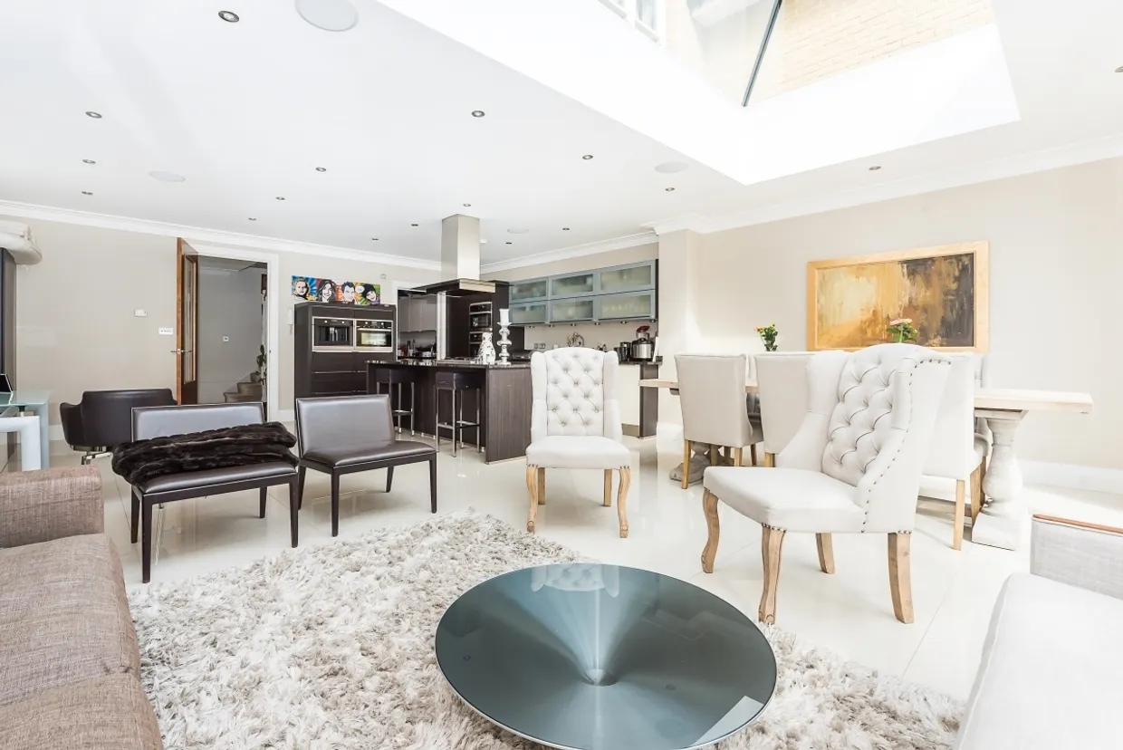 Aspen Close Hampton Wick KT1 photo 3