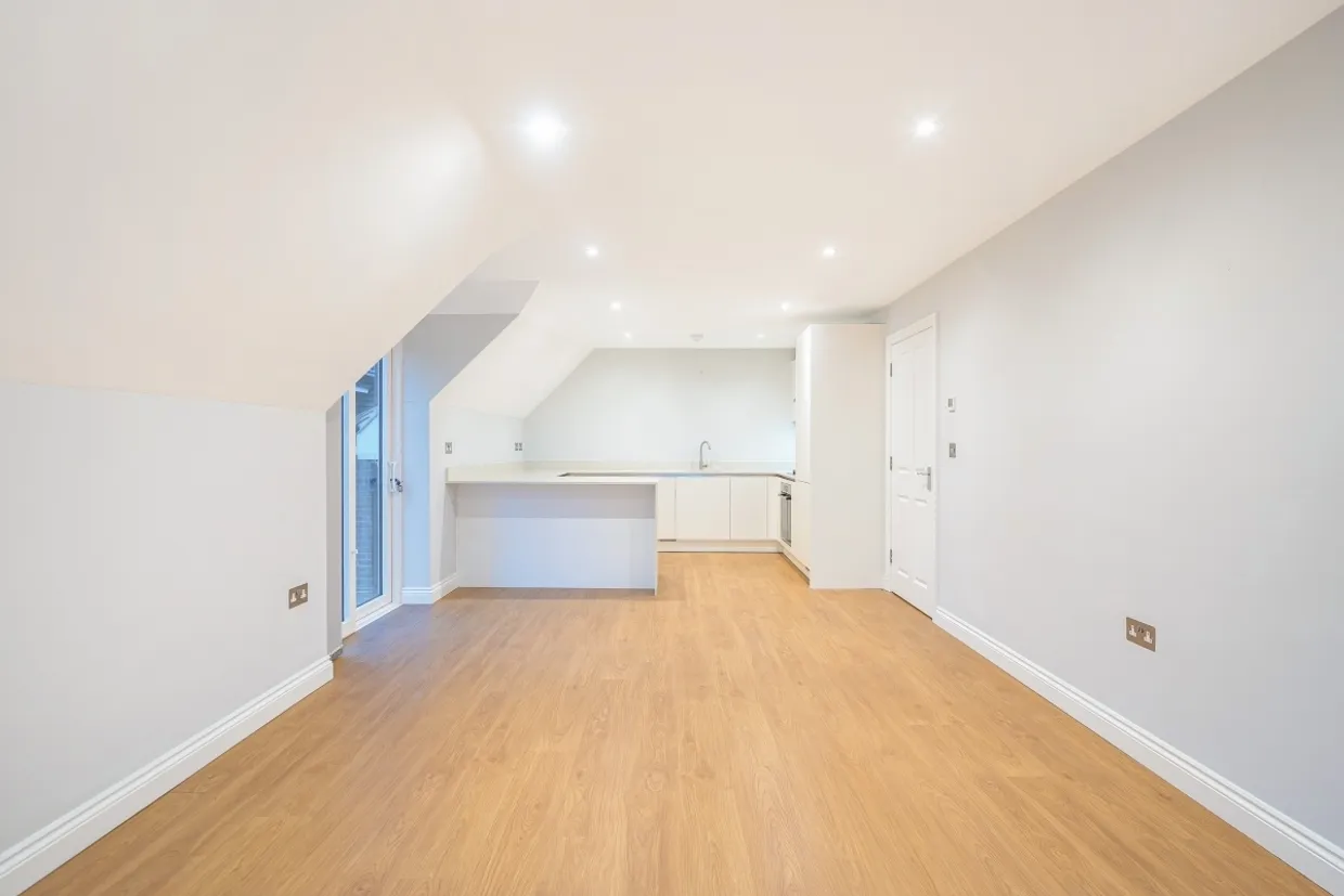 College Road, Epsom KT17 photo 3