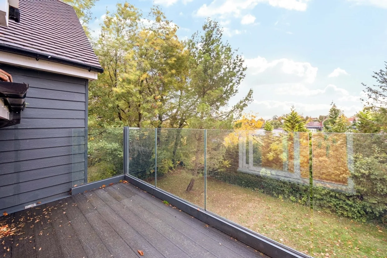 College Road, Epsom KT17 photo 4