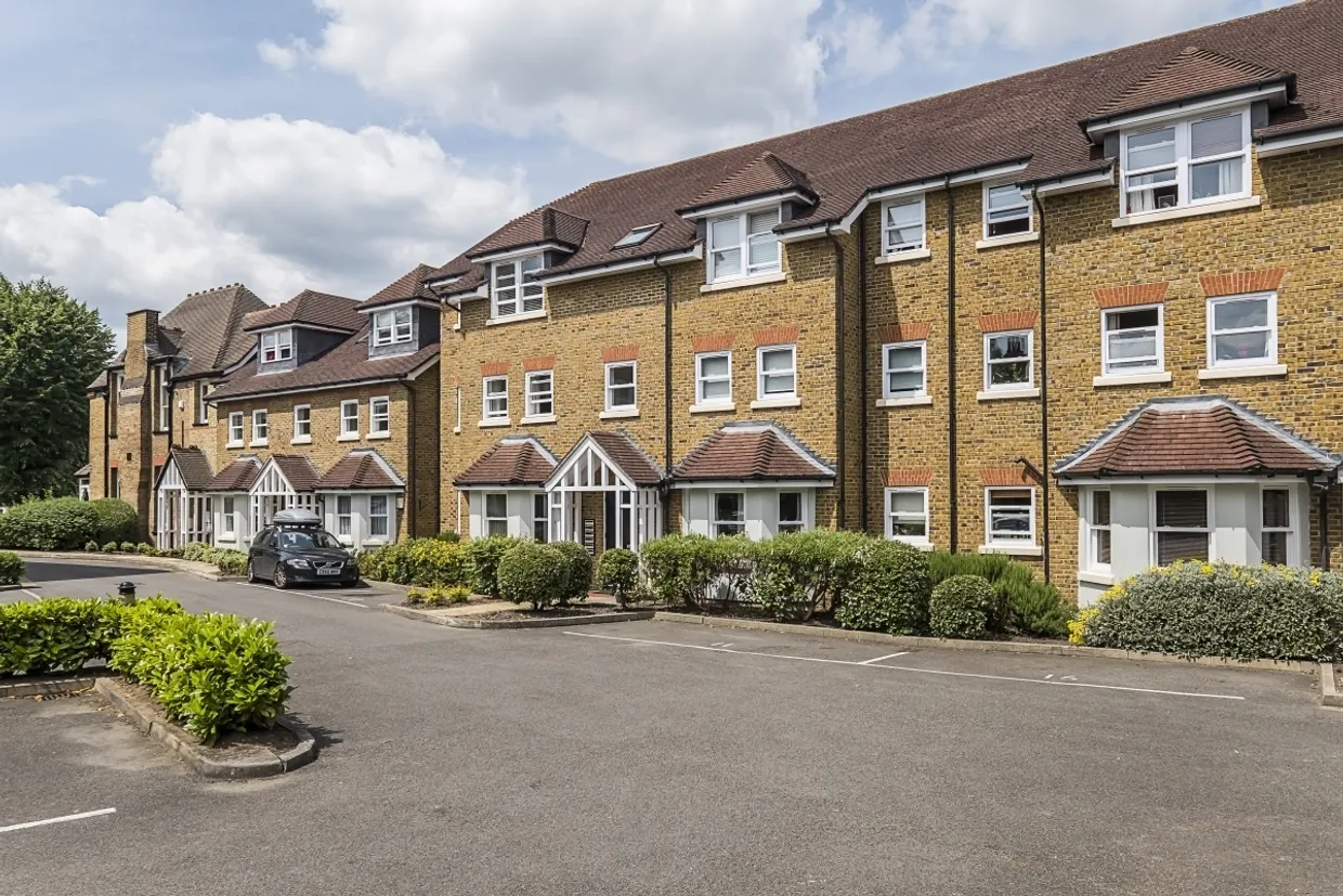Ravens Close Surbiton KT6 photo 5