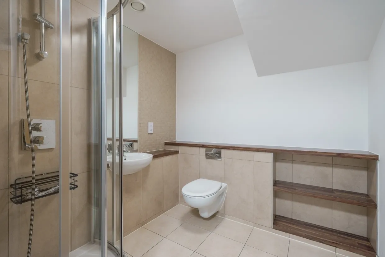 Lakeside Way Wembley HA9 photo 7