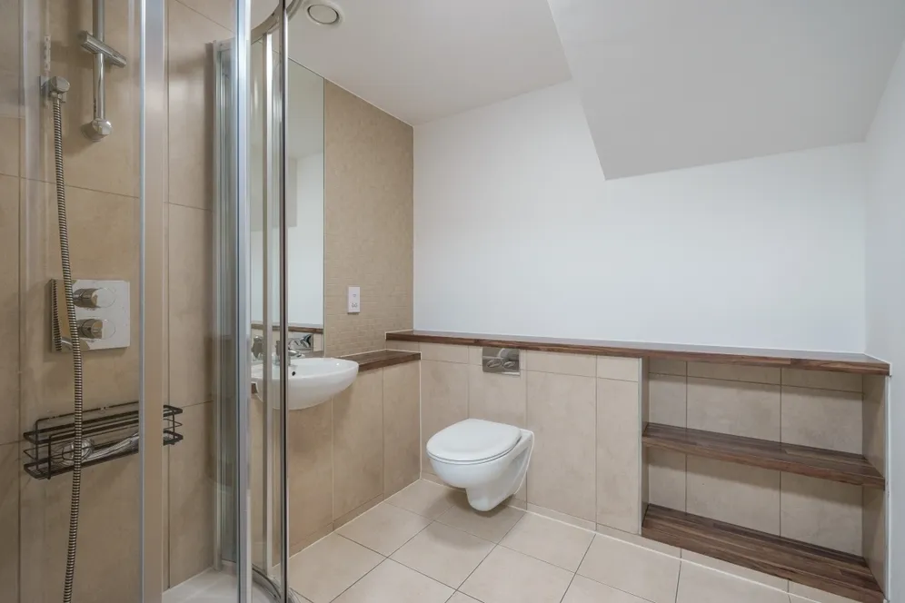 Lakeside Way Wembley HA9 photo 7