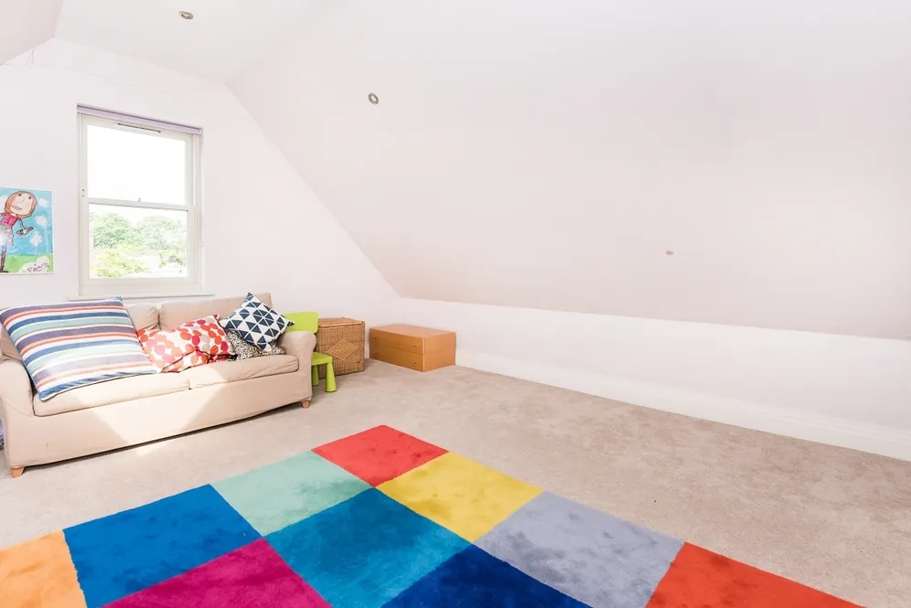 Aspen Close Hampton Wick KT1 photo 9
