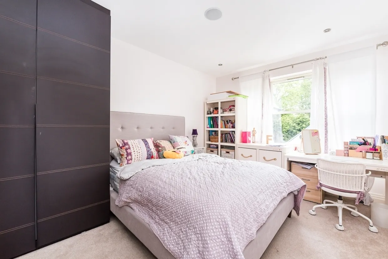 Aspen Close Hampton Wick KT1 photo 10