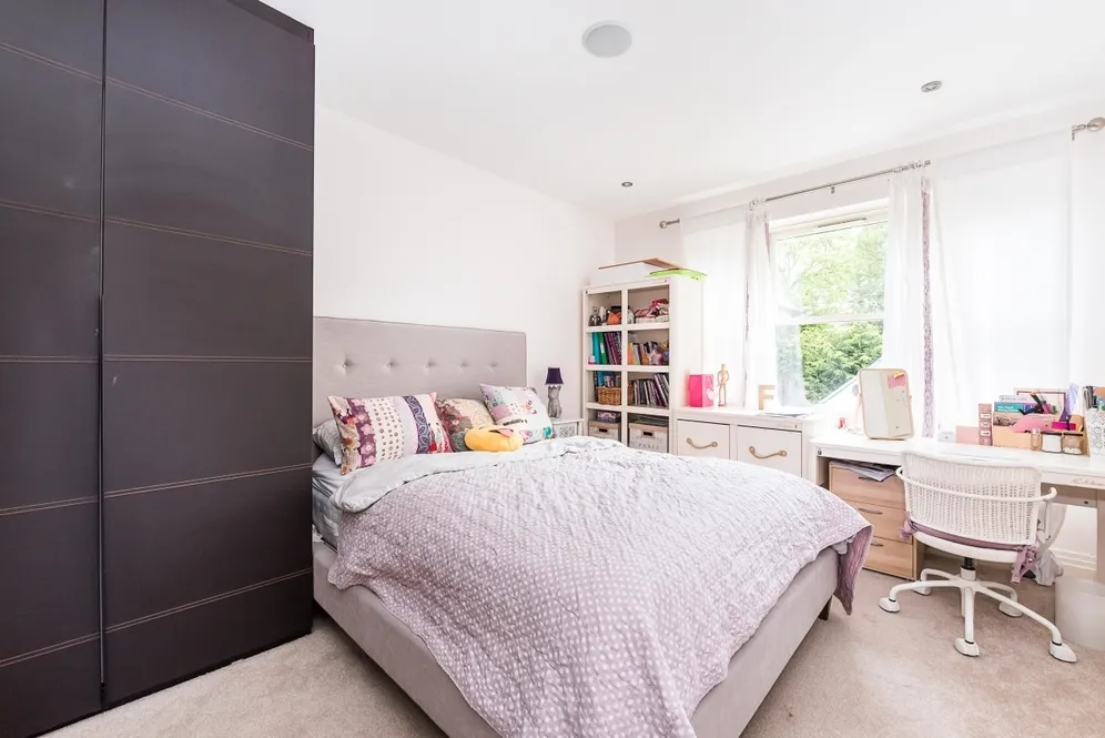 Aspen Close Hampton Wick KT1 photo 10
