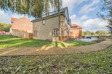 Calne SN11 photo 10