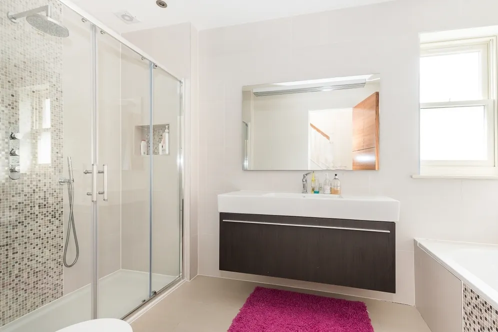 Aspen Close Hampton Wick KT1 photo 11