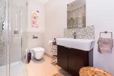 Aspen Close Hampton Wick KT1 photo 13
