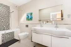 Aspen Close Hampton Wick KT1 photo 14