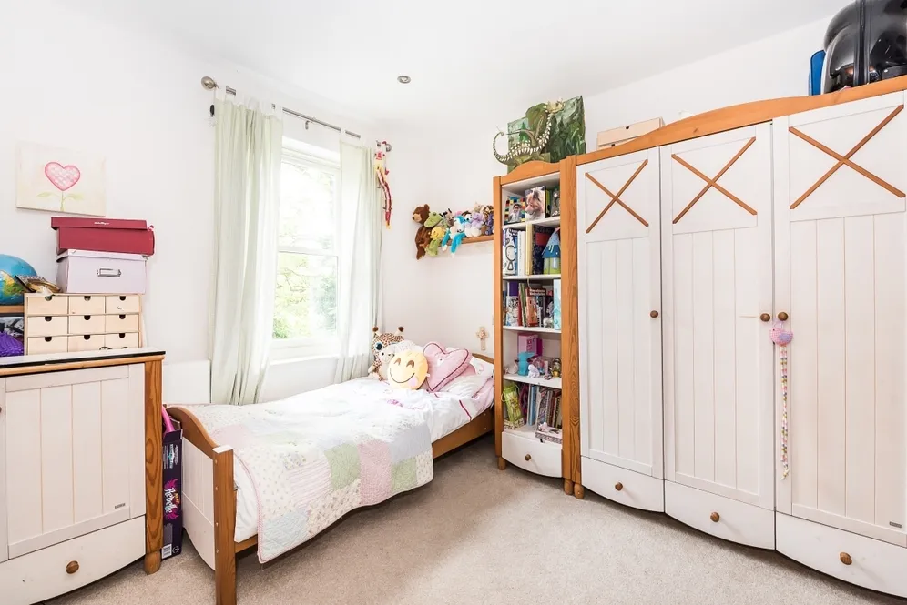 Aspen Close Hampton Wick KT1 photo 15